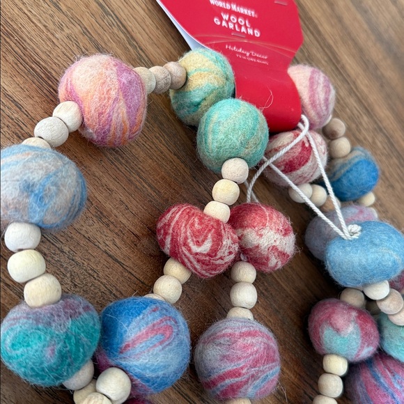 NWT World Market Colorful Marbled Wool Felt Ball & Natural Wood Bead Garland - Picture 17 of 17